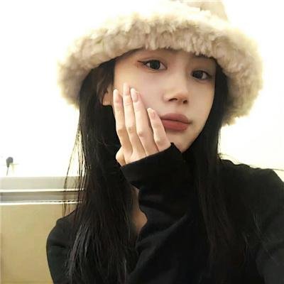 触碰的双手